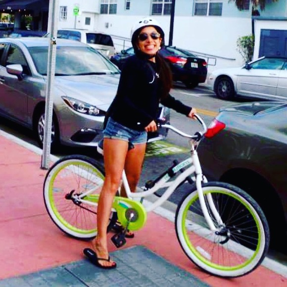 Meet your Posher, Estephanie - Picture 7 of 7